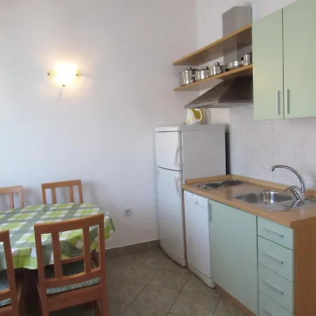 Luna Apartment Tisno